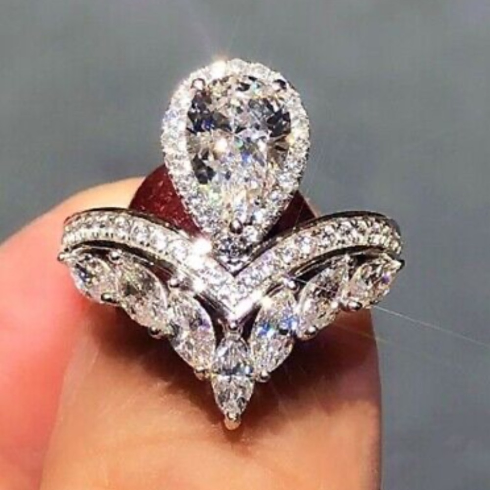 NWT 925 STERLING SILVER LUXURY DIAMOND Ring